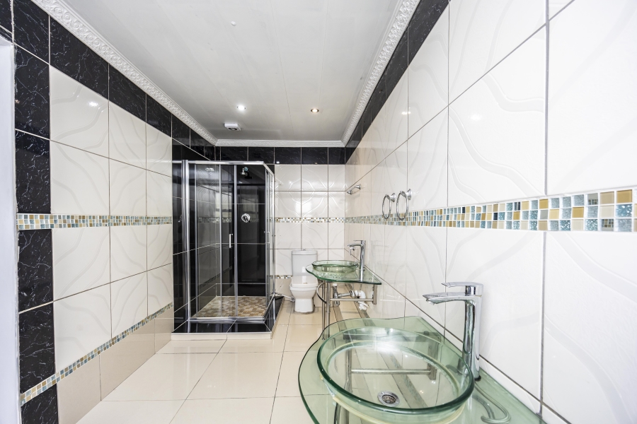 5 Bedroom Property for Sale in Sunnyridge Eastern Cape